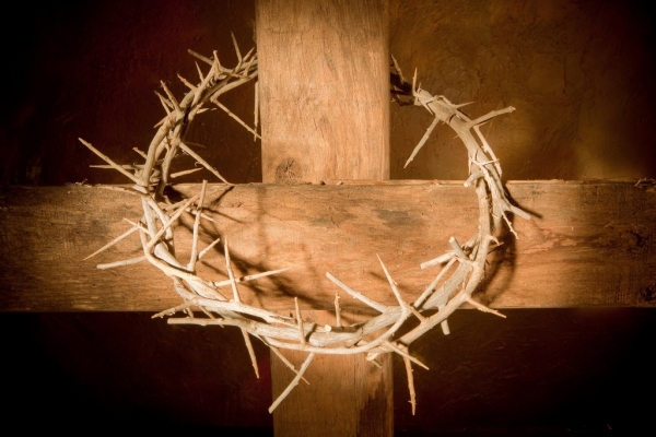 cruz corona de espinas 1024x683 2